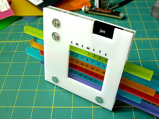 Udělej si sám kalendář z akrylátu