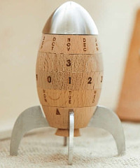 Věčný kalendář ve tvaru rakety