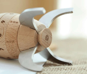 Věčný kalendář ve tvaru rakety